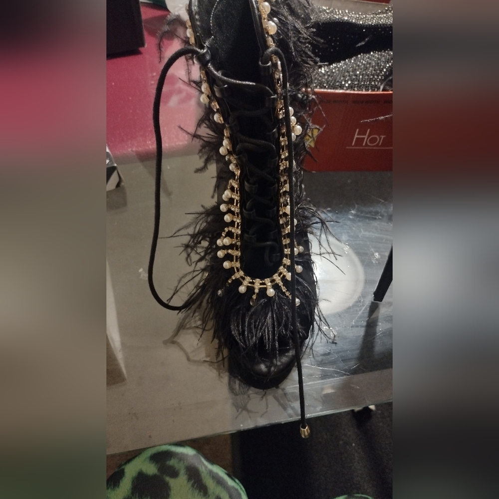 Black heeled boots with feathers, imitation pearls and rhinestones